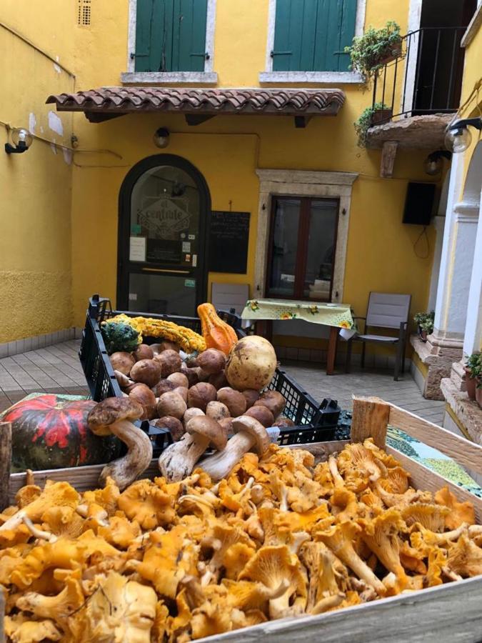 Locanda Al Centrale Caprino Veronese Exteriör bild