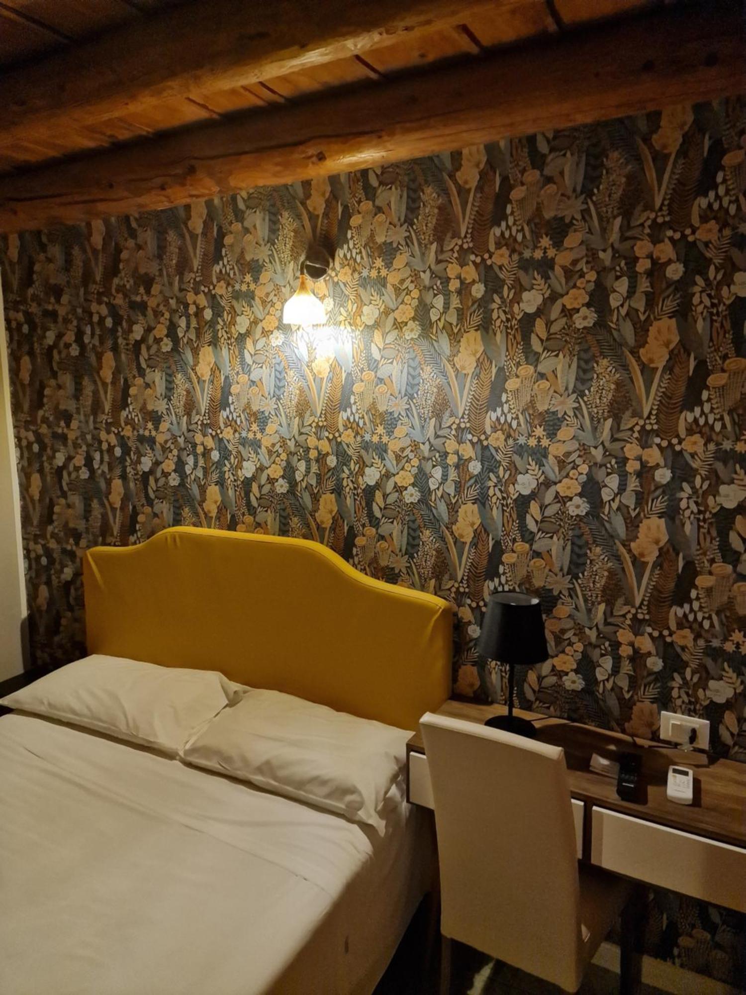 Locanda Al Centrale Caprino Veronese Exteriör bild