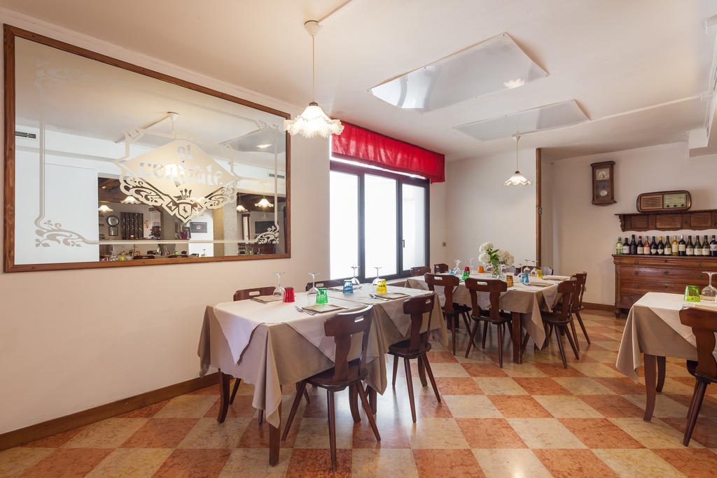 Locanda Al Centrale Caprino Veronese Exteriör bild