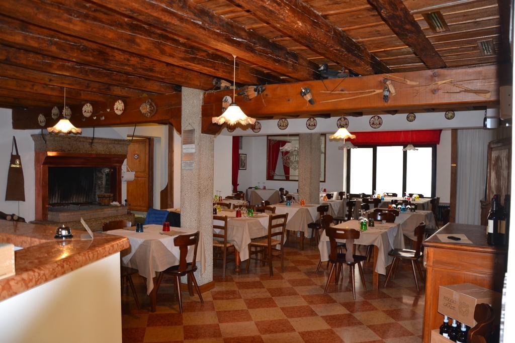 Locanda Al Centrale Caprino Veronese Exteriör bild